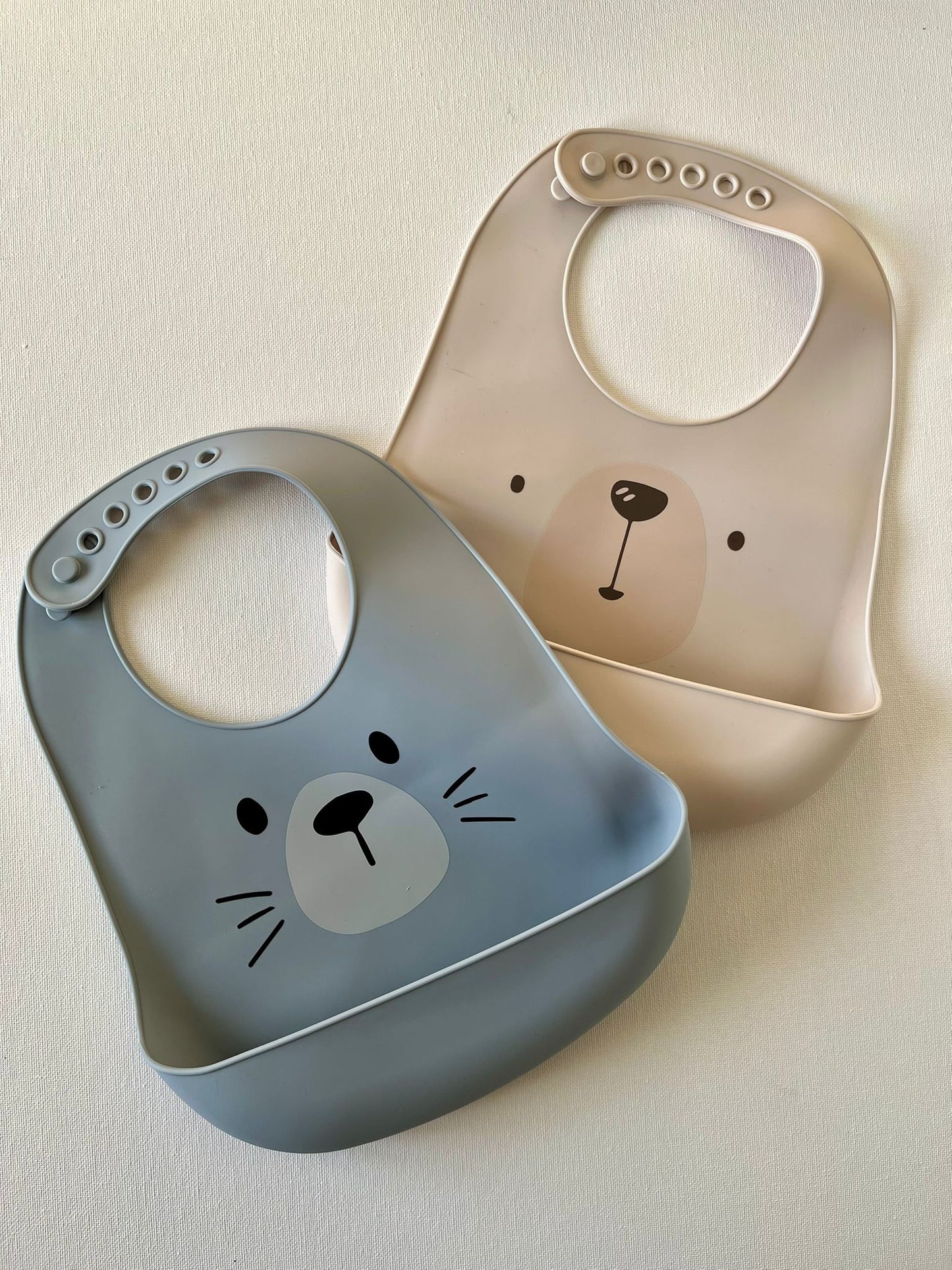 CONJUNTO DE 2 BABETES DE SILICONE